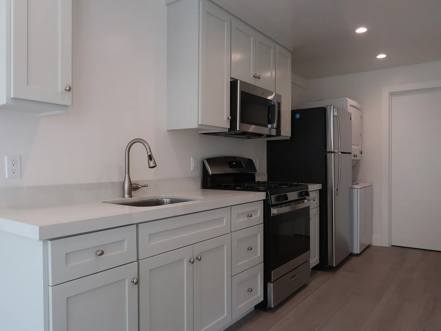 Studio, 400 sqft, $2,250 — Photo 4