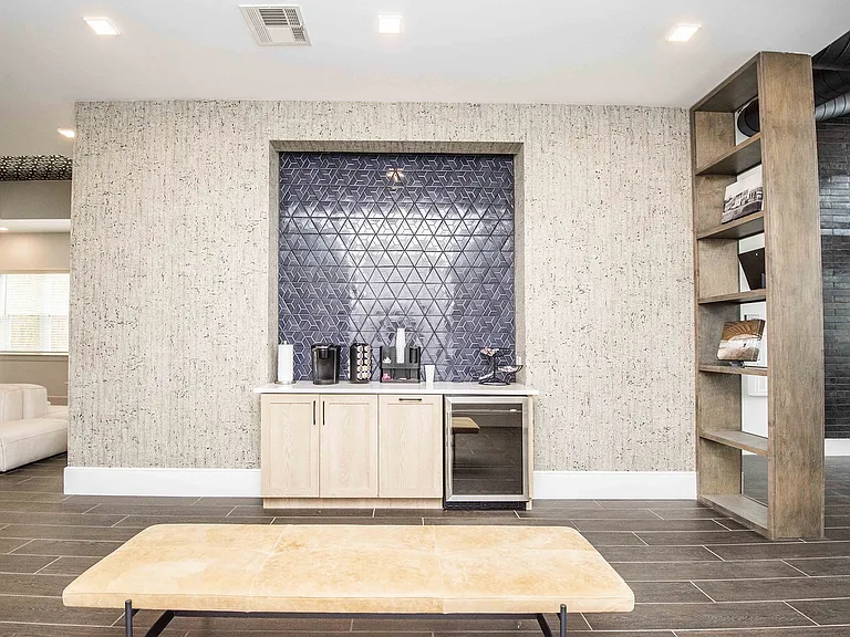 Flagship Kern's Apartments — Photo 9