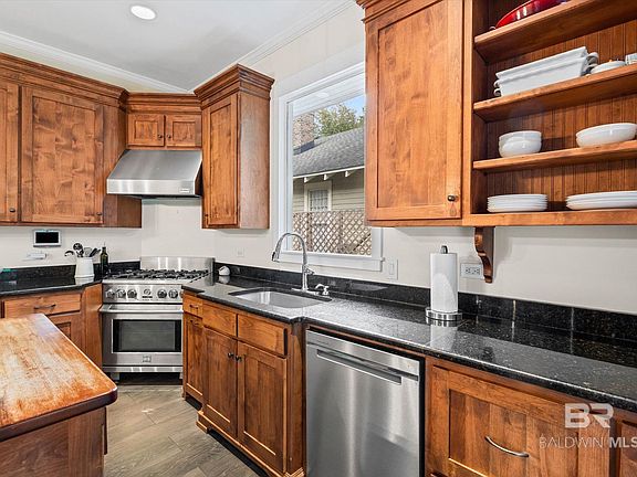 4th image of 1561 Bruister St