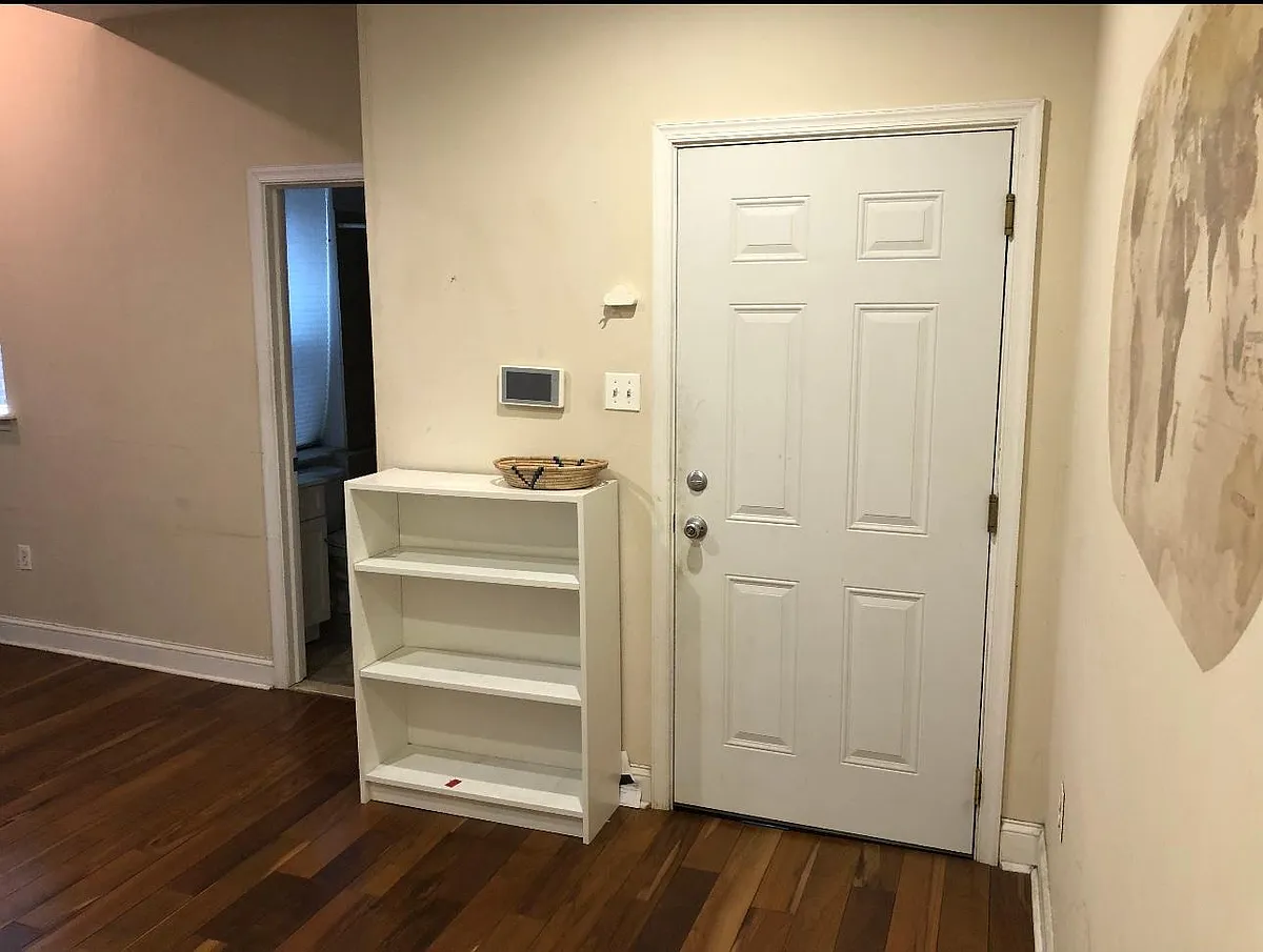 Building Photo - 1525 W Girard Ave #2F