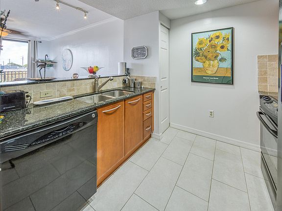 4th image of 511 Lucerne Avenue #314