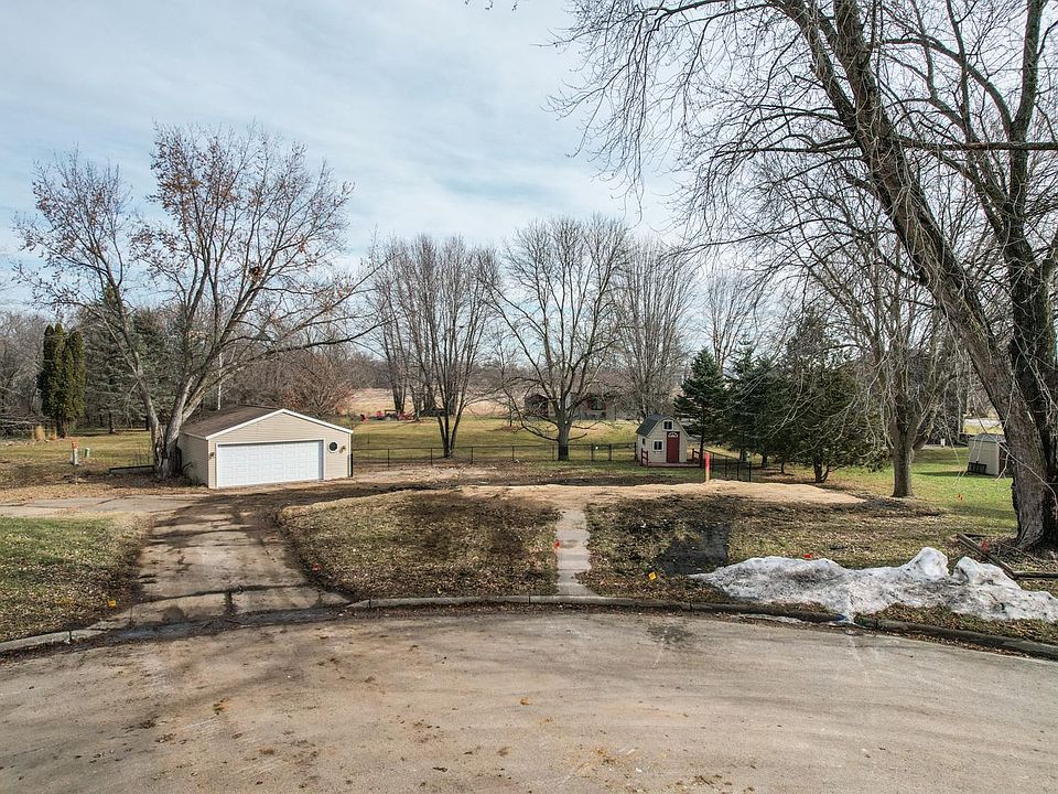 1st image of 529 Braget Cir