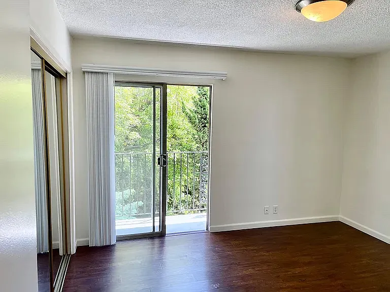 1337 N Gardner St #6 — Photo 8