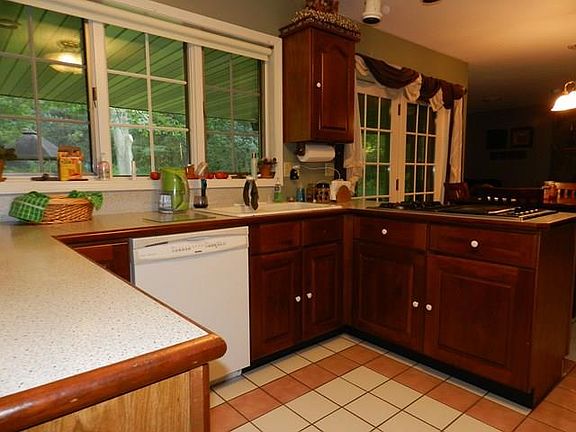 5th image of 53 Evergreen Ln