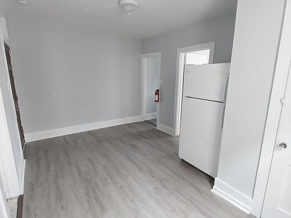 2nd image of 129 E Roosevelt Blvd #6