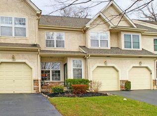 130 Green Valley Cir, Dresher, PA 19025