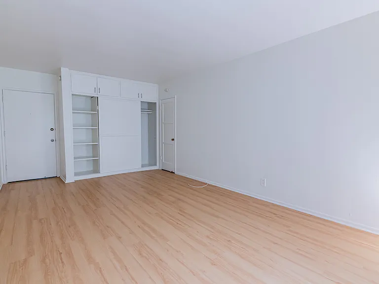 Gayley Manor Apartments — Photo 62