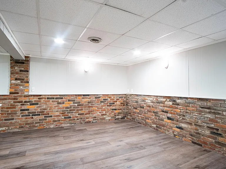 815 Thomas Rd — Photo 22
