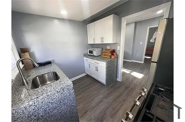 Building Photo - 3802 Parkside Dr #1