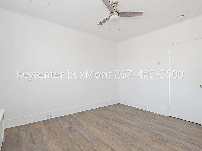 340-342 W Broad St — Photo 10