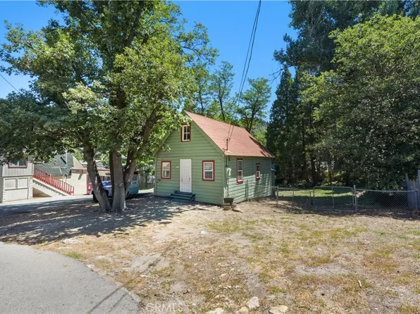 369 Log Ln, Crestline, CA 92325