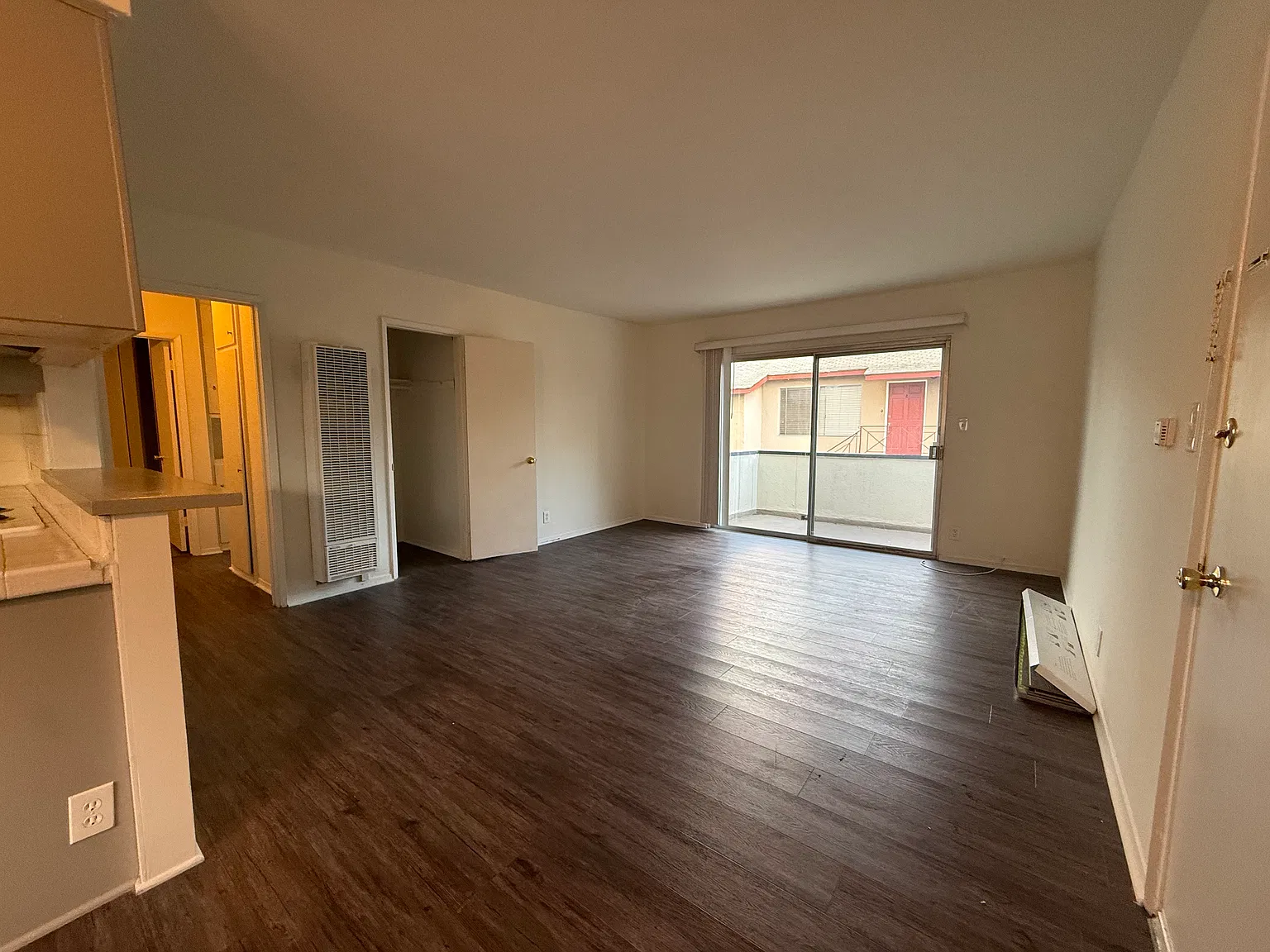 2 bed, 1000 sqft, $2,850 — Photo 2