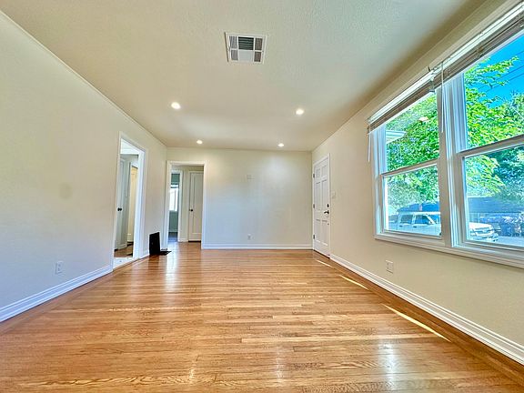 4th image of 212 Hillcrest Ave