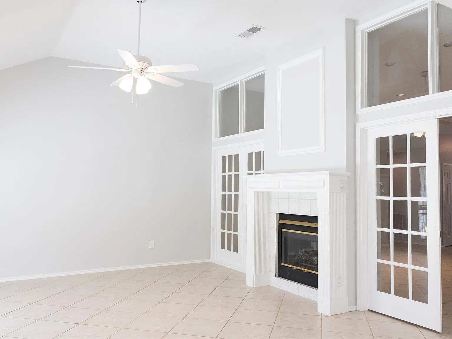 4 bed, 4.0 bath, 2194 sqft, $2,150 — Photo 2