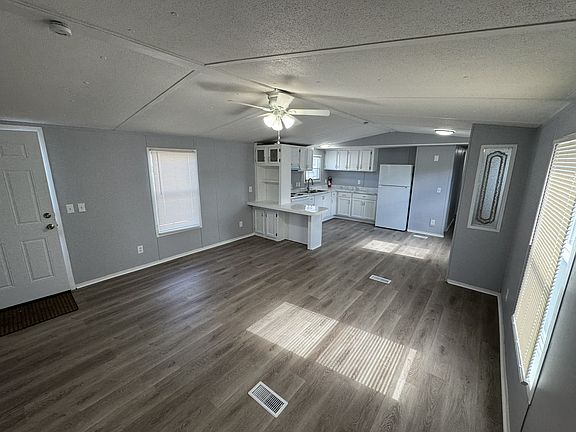 3rd image of 405 Dorset Ln