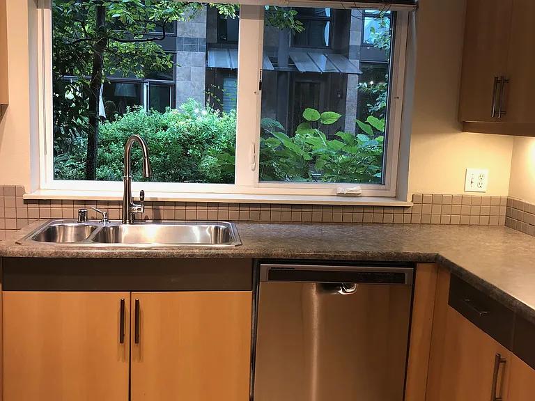 1700 N Northlake Way #106 — Photo 7