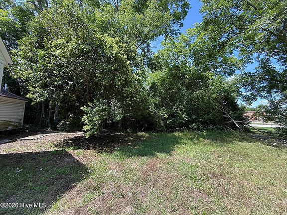 2nd image of 516 Tower Hill Road