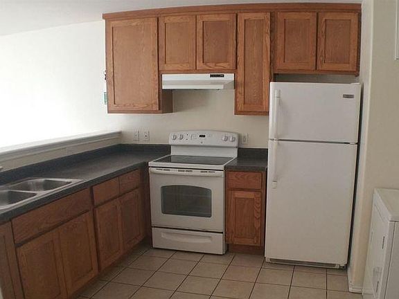 3rd image of 116 N Linares St APT C