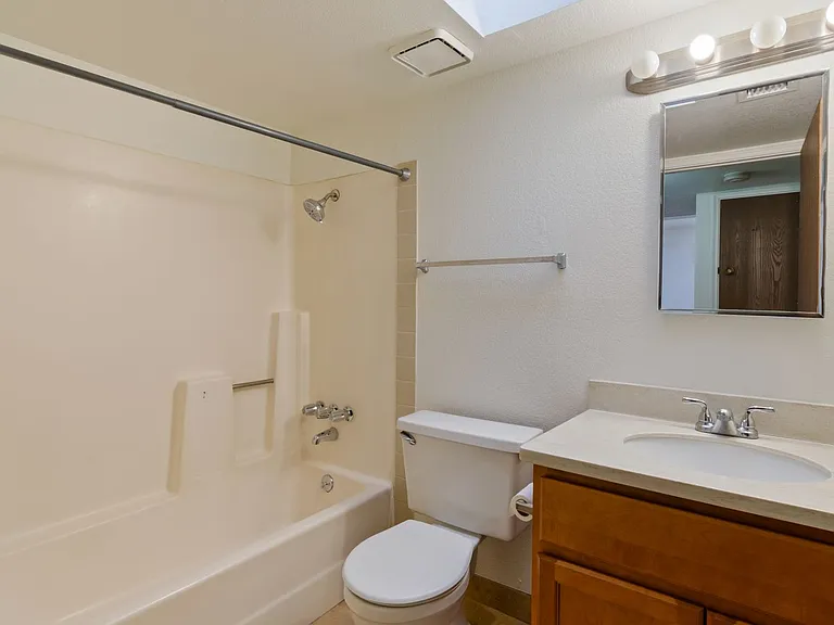 1109 E Water St — Photo 12