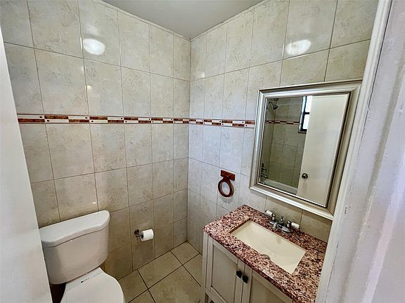4th image of 13500 NE 3rd Court #412