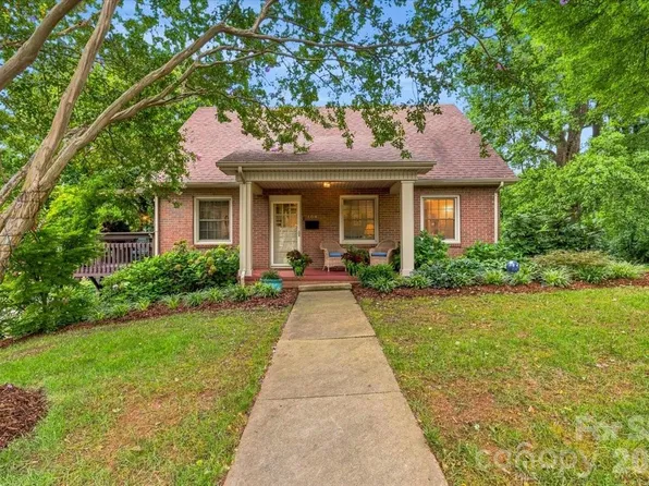 104 Hawthorne Ln, Morganton, NC 28655