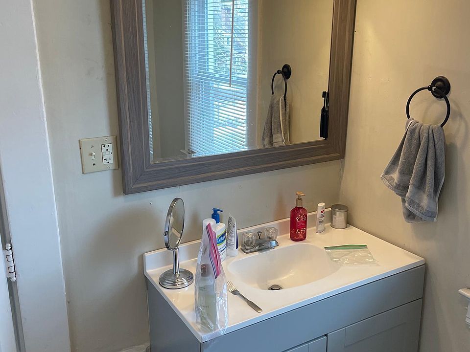 1st image of 725 Sunset Dr #2