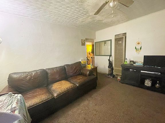 5th image of 968 Dayton St