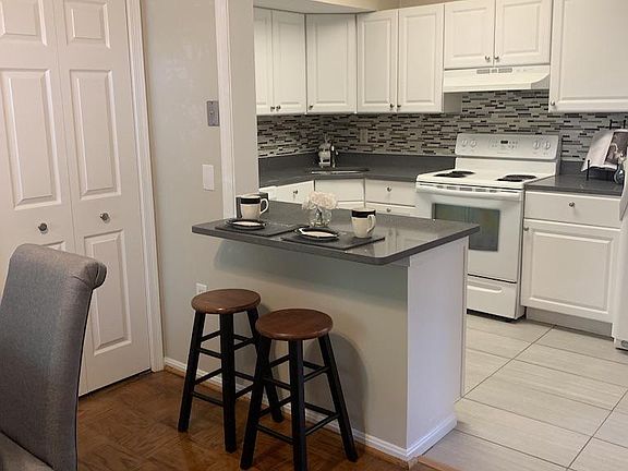 4th image of 821 Azalea Dr #29