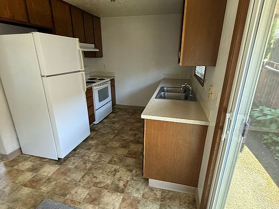 5th image of 465 N 11th St APT A