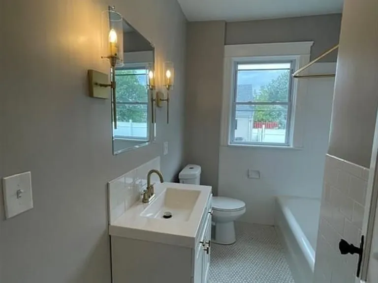 19 Lucy St #1 — Photo 12
