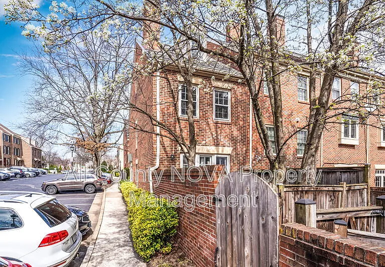 1203 Michigan Ct — Photo 37