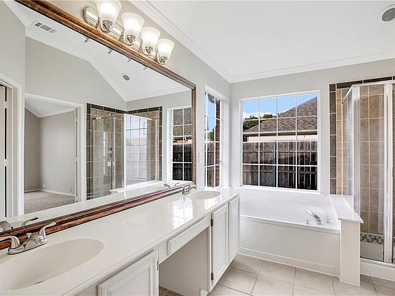 4th image of 10708 Camelot Dr