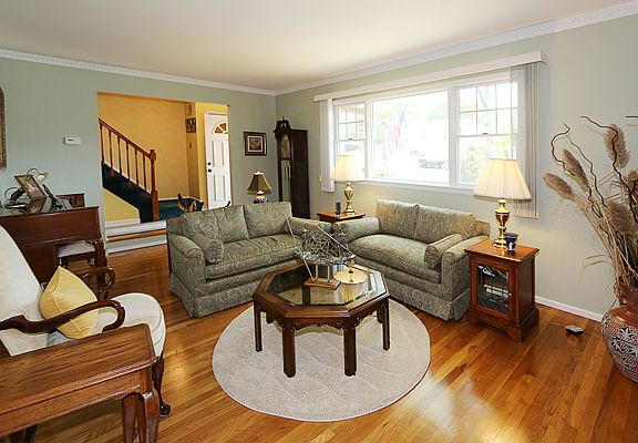 2nd image of 5 Dalewood Pl
