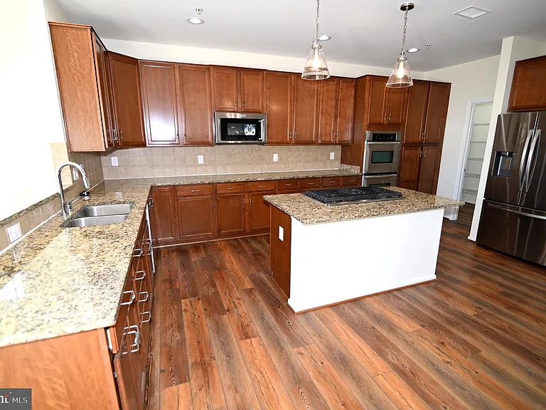 7001 Chaptico Ct — Photo 46