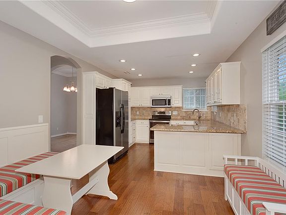 3rd image of 64 N Saint John Pl