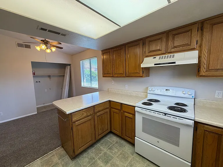 375 S Main St #8 — Photo 8