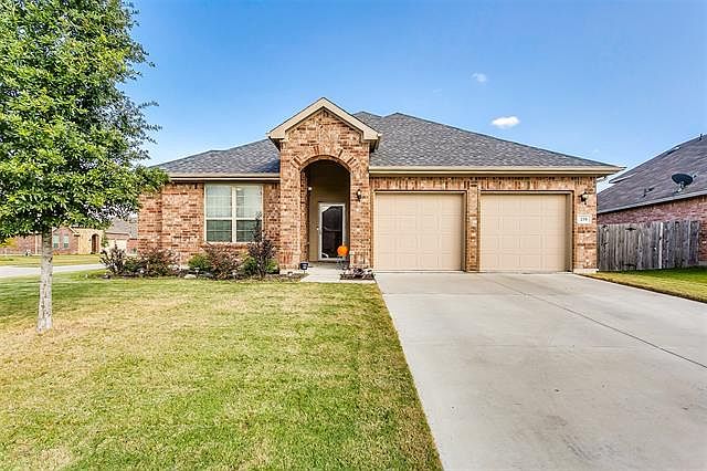 1st image of 210 Plantation Dr