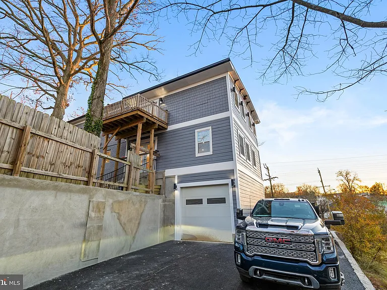 6218 Suitland Rd — Photo 46