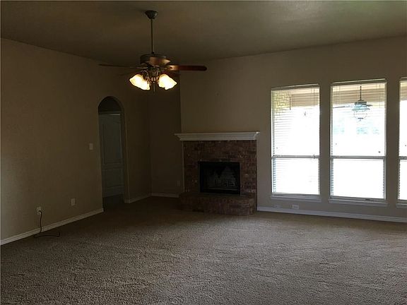 3rd image of 3001 Saunter Ln