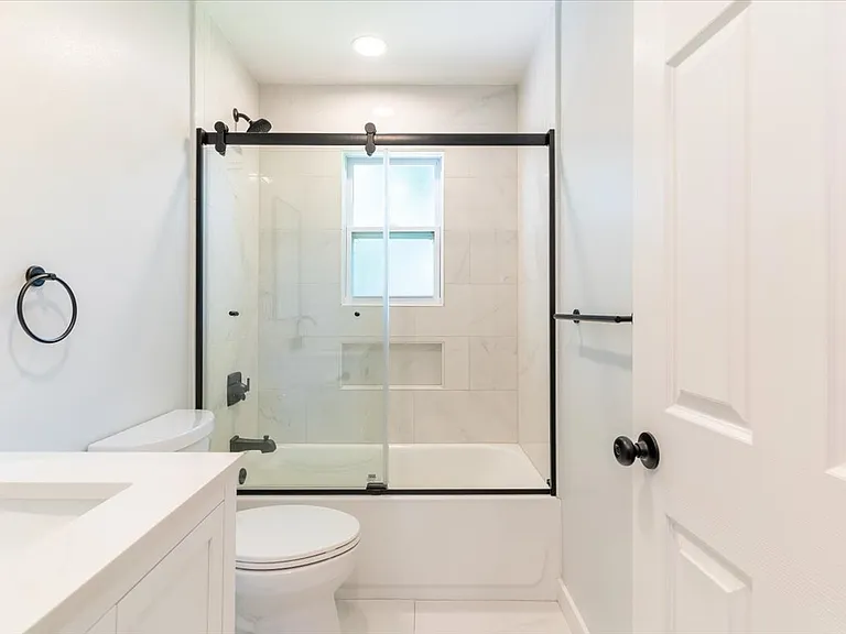 1st Floor Bathroom
