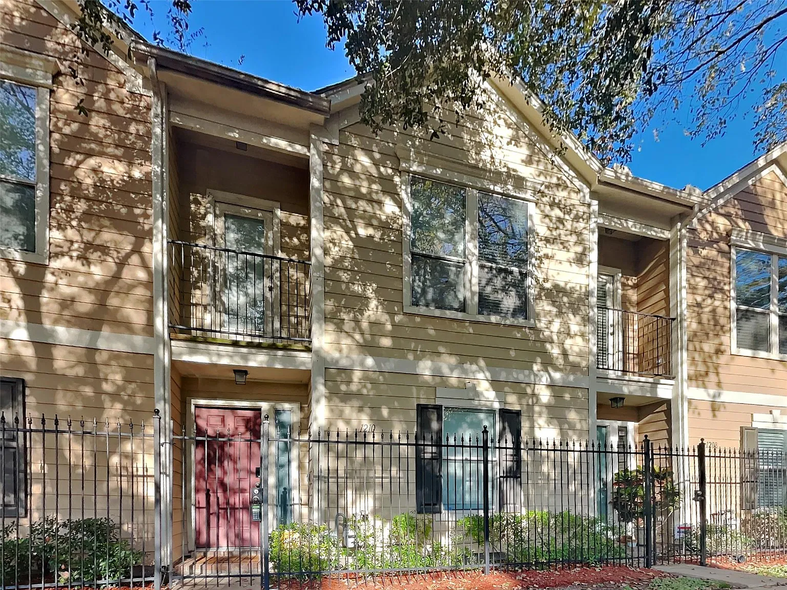 2 bed, 2.0 bath, 1686 sqft, $1,945 — Photo 1