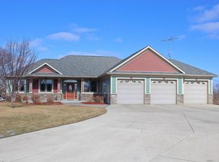 428 Lake Ct, Winsted, MN 55395