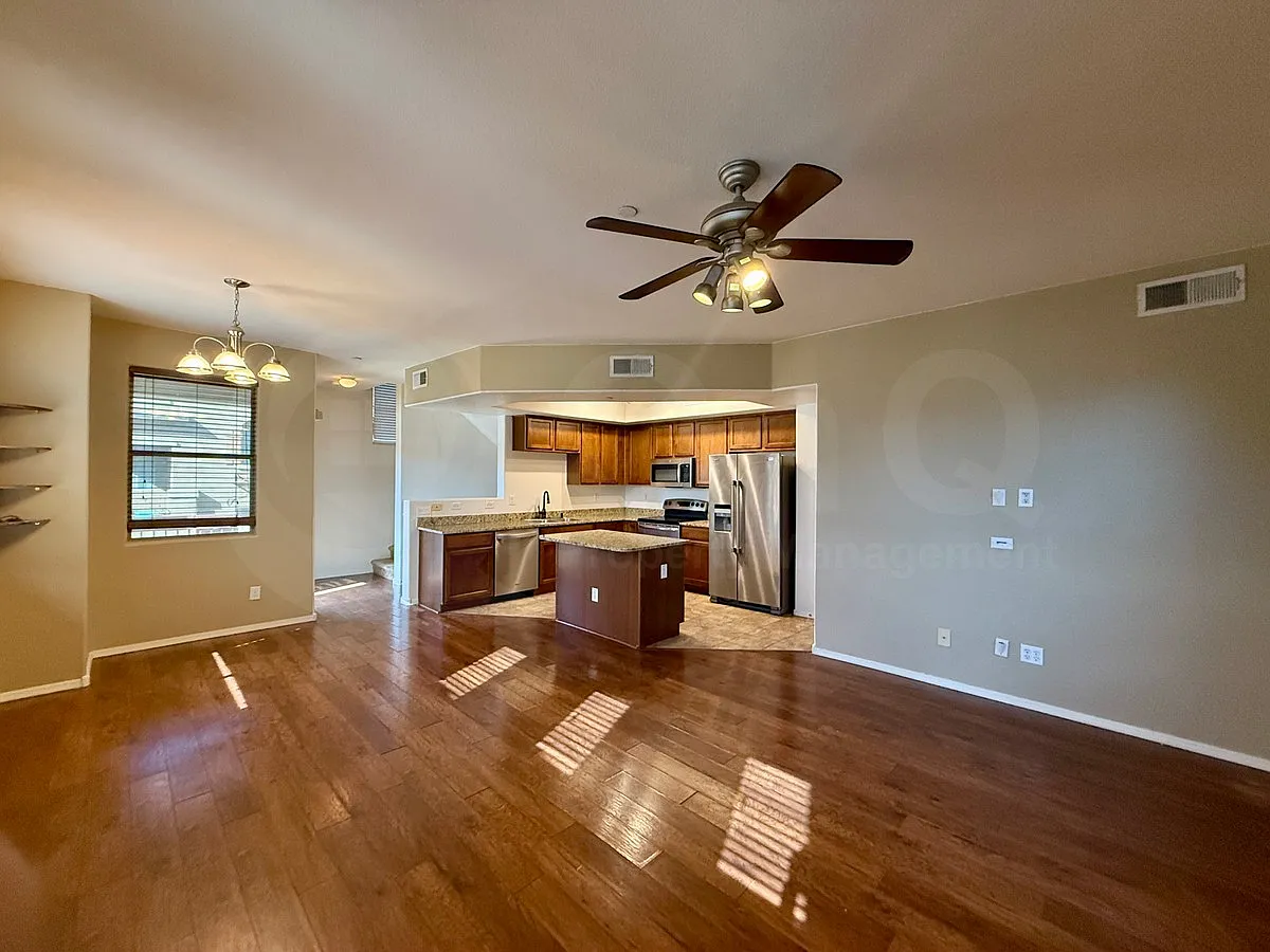 2 bed, 2.0 bath, 1330 sqft, $1,830 — Photo 3