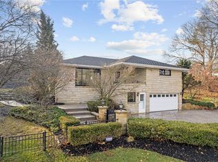 36 Long Valley Dr, Coraopolis, PA 15108