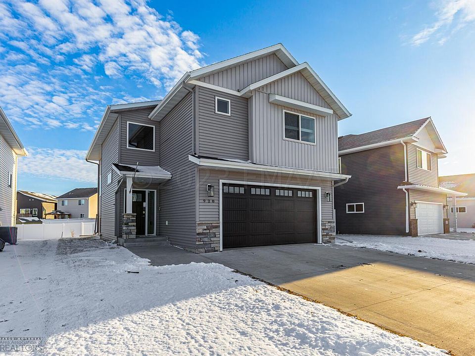 1st image of 928 Albert Dr W