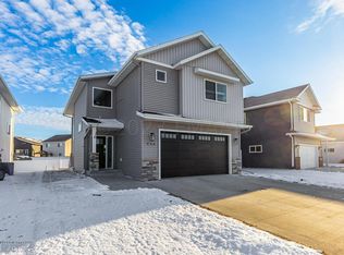 928 Albert Dr W, West Fargo, ND