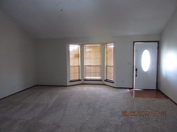 3rd image of 816 Kelly Ave