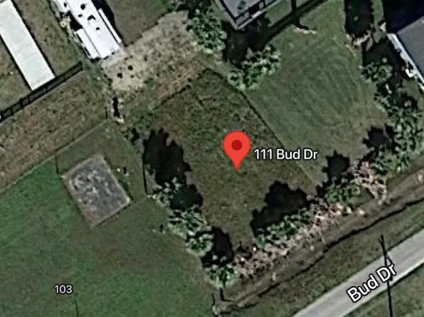 111 Bud Dr, Crystal Beach, TX 77650