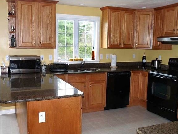 Gourmet kitchen