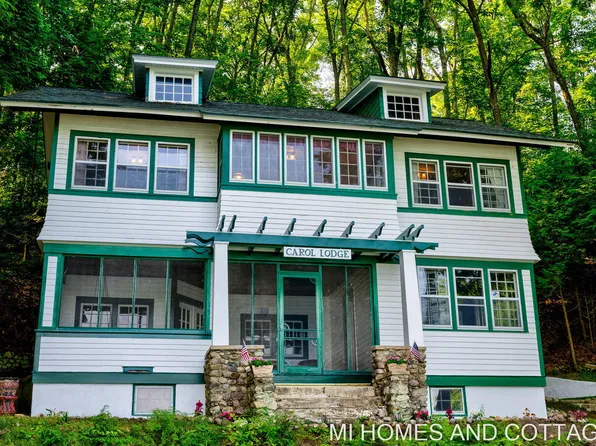 5014 S Lake Shore Blvd, Newaygo, MI 49337